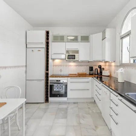 Pool, Sea Views And Privacy V208 *