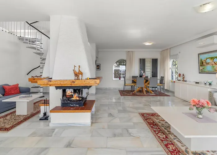 Pool, Sea Views And Privacy V208