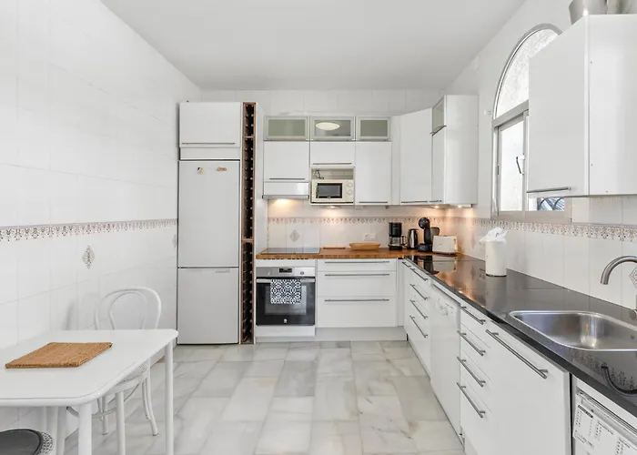 Pool, Sea Views And Privacy V208 *