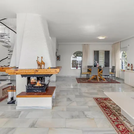 Pool, Sea Views And Privacy V208